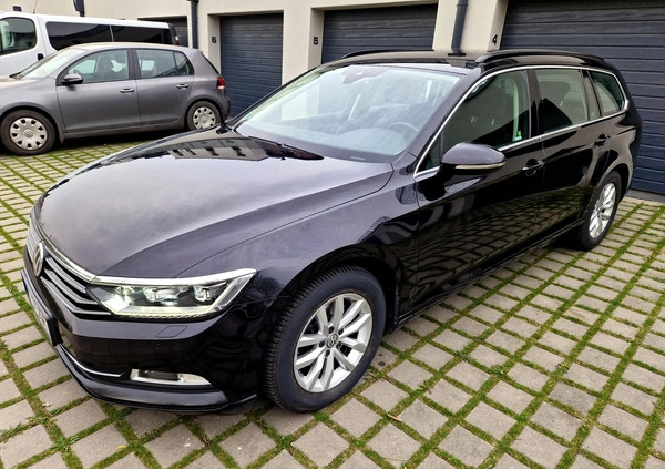 Volkswagen Passat cena 68500 przebieg: 150000, rok produkcji 2016 z Szczecin małe 742